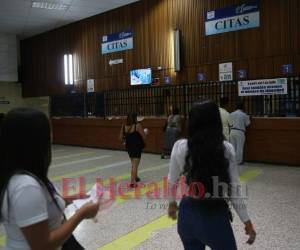 En consulta externa no fueron atendidos 34 mil pacientes y las reprogramaciones de citas que se deben hacer suman 11 mil a nivel nacional. Foto Jimmy Argueta| EL HERALDO