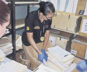 Múltiples documentos fueron revisados en Cemesa.