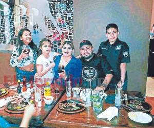 Miriam, sus 3 hijos y su pareja José Moctezuma. FOTO: EL HERALDO