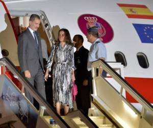 La pareja desembarcó en La Habana para una estadía de tres días en la capital de Cuba y la ciudad oriental de Santiago. Foto: AP.