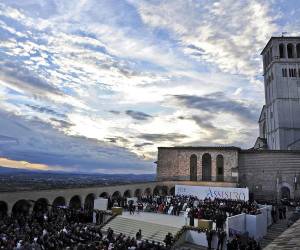 Italia y el papa celebran el legado de san Francisco de Asís en los 800 años de su muerte