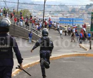 Así estuvieron los ánimos en las afueras del estadio Nacional de Tegucigalpa previo al partido Motagua - Olimpia (Fotos: Deportes EL HERALDO Honduras)
