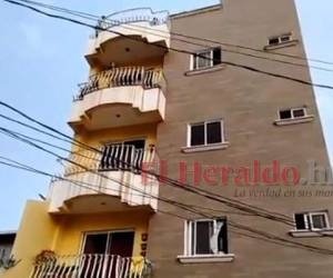 En la parte alta de estos apartamentos vivía junto a sus padres.