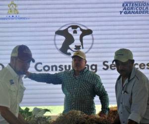 En la conferencia, se habló de la importancia de convertirse en agricultores antes que ganaderos.