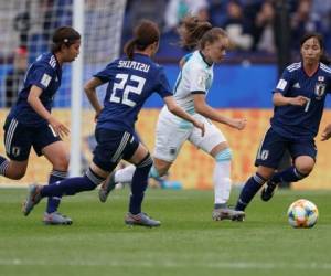 Y tras la hazaña del empate también pudo la emoción a las argentinas, al lograr el primer punto de las albicelestes en todas sus presencias mundialistas. Foto:AFP