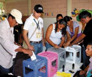 Los funcionarios electorales convocarán a elecciones primarias el 13 de septiembre, pero aún no está claro con qué censo, si con el viejo o el nuevo.