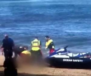 El hombre nadaba a unos 55 metros (60 yardas) de la costa cuando el tiburón lo atacó, dijeron las autoridades. Foto: Wapa.