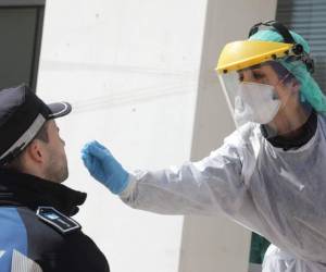 El aumento de las cifras ha sido vertiginoso en la última semana en una España sometida a un confinamiento casi total desde el 14 de marzo, para reducir el riesgo de transmisión.