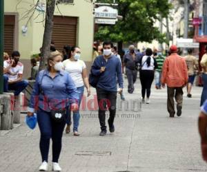 Con el beneficio, las personas podrán adquirir productos de supermercado, farmacia y productos de bioseguridad. Foto: Marvin Salgado/ EL HERALDO.