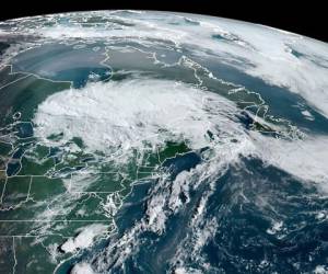 Isaías se debilitó mientras avanzaba hacia el noreste del país en dirección a Canadá. Foto: AFP