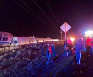 La compañía ferroviaria no indicó de inmediato a qué velocidad viajaba el tren al momento del descarrilamiento.