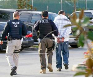 El Servicio de Control de Inmigración y Aduanas (ICE, por sus siglas en inglés) indicó que el 65% de los arrestos efectuados de octubre a diciembre correspondieron a delincuentes, en comparación con el 82% durante los últimos tres meses del gobierno del presidente Barack Obama. Foto: AP