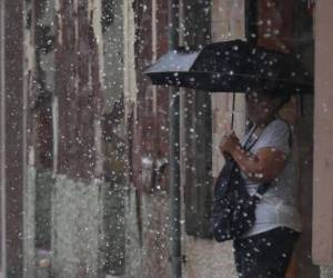 La proximidad de la tormenta tropical Pilar está dejando intensas lluvias en la mayor parte del territorio nacional.