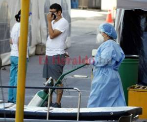 Según Amnistía Internacional, en el mundo más de siete mil trabajadores de la salud han fallecido a causa del covid-19, 10 de ellos eran hondureños. Los registros difieren de los más de 70 casos que lleva el Colegio Médico y la ANEAH. Foto: EL HERALDO.