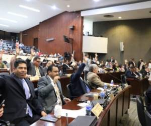 El Congreso liberó de responsabilidad penal a los editores y dueños cuando un periodista comete calumnia y desestimó pasar estos casos al fuero civil. Foto: Cortesía CN.