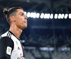 El miércoles el duelo que jugarán en el Estadio Olímpico de Roma la Juventus de Cristiano Ronaldo y el Nápoles de Dries Mertens podría reunir a más de 10 millones de tifosi delante de las pantallas. AFP.