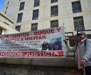 Este martes los seguidores del exmandatario convocaron a caravanas motorizadas de protesta en Bogotá, ante la prohibición de la alcaldía de organizar marchas o aglomeraciones debido a las medidas de aislamiento que rigen por la pandemia.