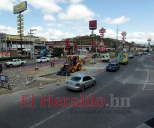 El tramo del Trans-450 del bulevar Centroamérica es el que más ha sido modificado, al final tendrá siete obras viales. Foto: Álex Perez/El Heraldo