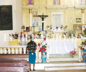 Los pobladores de Marale oran a diario para pedirle perdón a Dios por los actos que cometieron los individuos en la iglesia.