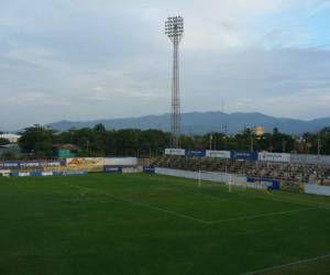 Imagen de la cabecera sur del estadio Excélsior de Puerto Cortés: Foto: Mapio.