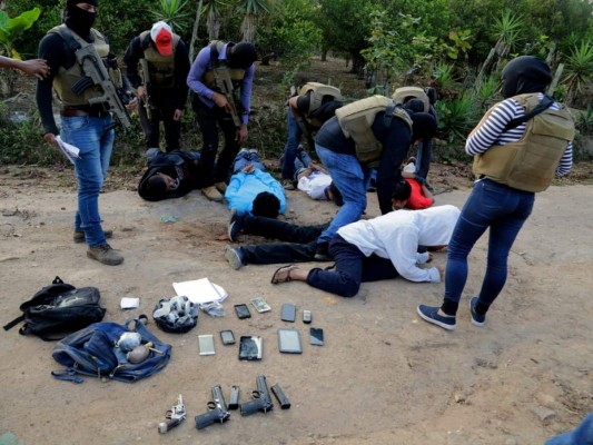 Seis miembros activos de la Mara Salvatrucha fueron detenidos por la Fuerza Nacional Antimaras y Pandillas (FNAMP) en la la aldea Mata de Plátano.