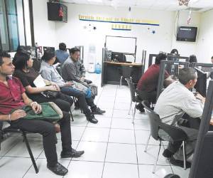 Cada día 200 capitalinos visitan la STSS en busca de trabajo.