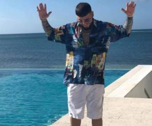 Farruko visitó la isla de Roatán en febrero de 2019.