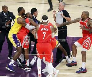 Ingram empujó a Harden y entonces confrontó al árbitro Jason Phillips tras recibir una falta técnica. (Foto: AP)