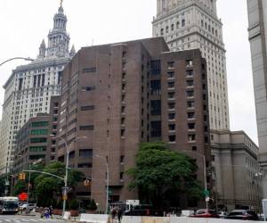 La cárcel de Nueva York donde se suicidó el financista Jeffrey Epstein. Su muerte sacó a la luz problemas crónicos del sistema penitenciario de EEUU que habían pasado mayormente inadvertidos. Foto: Archivo AP Photo/Mary Altaffer.