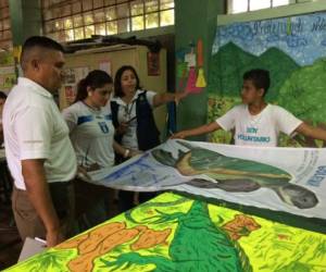 El CEB San Miguel de Heredia ha colocado maceteras y elabora un mural ecológico.Foto:El Heraldo