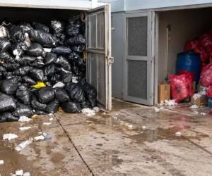 Moscas y basura cerca de la cocina del Hospital Escuela generan condiciones insalubres para la preparación de alimentos, denuncian empleados.