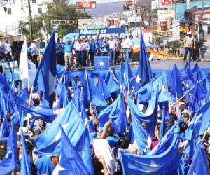 Líderes del Partido Nacional encabezaron la movilización en la capital de Honduras. (Fotos: Marvin Salgado)