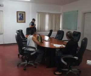 Agentes del Ministerio Público llegaron a las oficinas de Coalianza a buscar indicios de corrupción en los proyectos adjudicados.