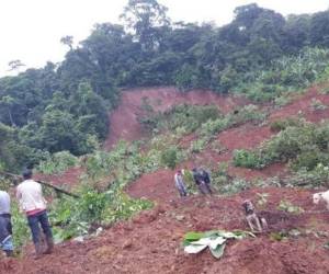 Los cuerpos del padre y la madre fueron recuperados, pero los de las dos niñas todavía no. (Foto: Diario La Calle)