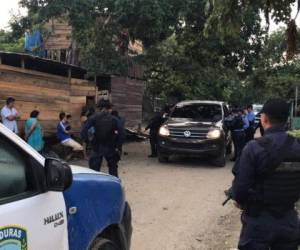 Agentes de la Policía Nacional detuvieron a varias personas que tenían ordenes de captura pendientes.