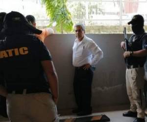 Marco Tulio Casco Martínez fue detenido junto a su hijo y dos personas más en el estacionamiento de una agencia bancaria de la capital.