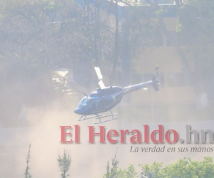 Helicópteros de la Policía Nacional han aterrizado en un campo de la Dirección Nacional de Fuerzas Especiales.