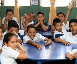 Son 882 pequeños los que al final de la primera semana fueron instruídos por los analistas ambientales de MiAmbiente.Foto: Marvin Salgado/El HEraldo