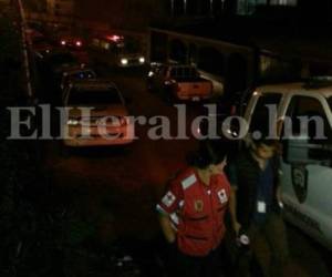 La masacre que cobró la vida de cuatro personas se reportó en una colonia en la salida a Danlí. Personal de la Cruz Roja trasladó a varios heridos al Hospital Escuela Universitario (HEU).