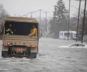 Está previsto que esta tempestad invernal, que afecta a una zona que se extiende de Maryland a Massachusetts desde la noche del jueves, dure hasta primeras horas del sábado. Foto: AFP
