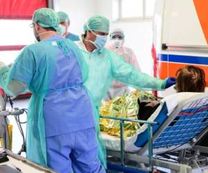 Los hospitales en Italia se encuentran abarrotados de pacientes con coronavirus. Foto: AFP