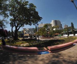 El Redondel de los Artesanos se encuentra ubicado en la colonia Palmira, a la par del Centro Cultural de España en Tegucigalpa.