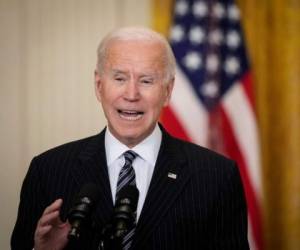 'Estoy orgulloso de anunciar que para el día 58 de mi mandato, habremos cumplido mi objetivo de administrar 100 millones de inyecciones', dijo Joe Biden. FOTO: AFP