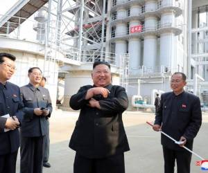 La última vez que se había visto a Kim Jong Un fue durante una reunión del partido gobernante el 11 de abril para analizar formas de prevenir los contagios de coronavirus. Foto: AFP.