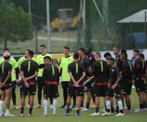 Los jugadores del Napoli, durante el entrenamiento. Foto AP