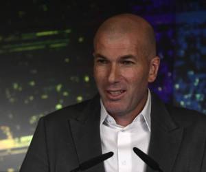 Zidane en la presentación este lunes en el Santiago Bernabéu. Foto: AFP