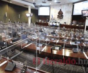 El hemiciclo legislativo ha sido acondicionado para los diputados. Foto: El Heraldo