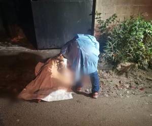 El cuerpo de la infortunada joven quedó tendido en una acera de la colonia Lomas del Carmen.