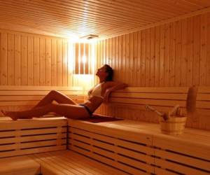'Las saunas parecen tener un efecto reductor de la presión arterial, lo que puede ser la base del efecto beneficioso sobre el riesgo de ACV', acotó. (Foto: Jugolife)