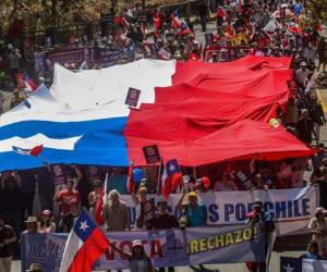La manifestación se realizó en el barrio adinerado del Golf, en el sector alto de Santiago. Foto: Agencia AP.